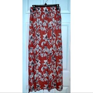 Roxy maxi skirt with a slit 🌸